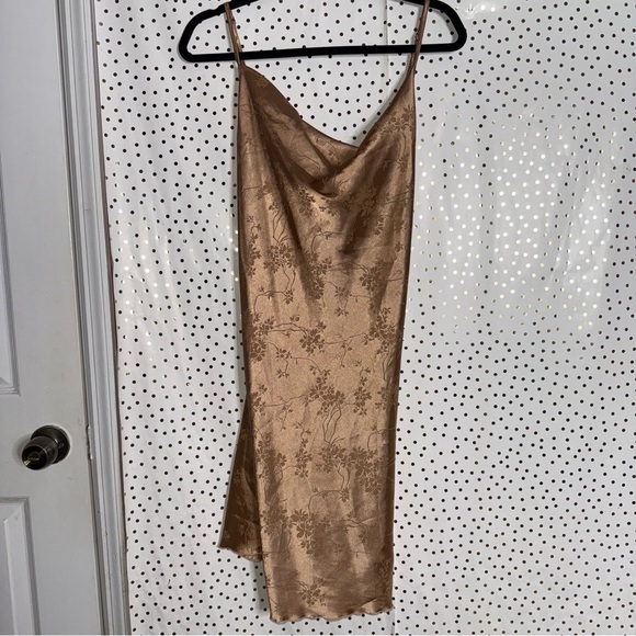 Dresses & Skirts - Elegant Floral Slip Dress